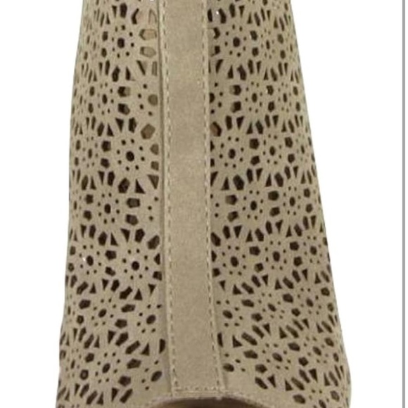 Elect Caged Geometric Laser Cut Out Peep Toe Slingback Chunky Stacked Heel - Picture 2 of 5